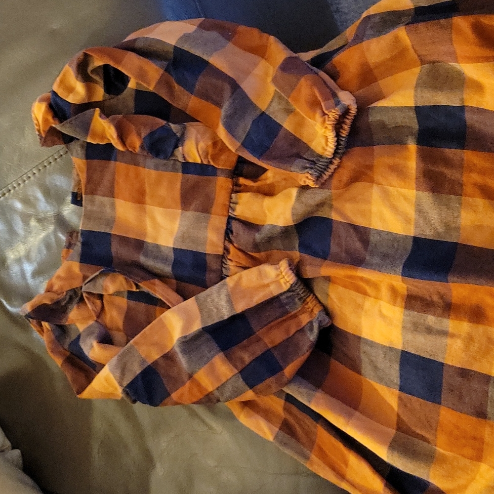 Excellent condition girl's plaid dress from The Children's Place. Size 4T